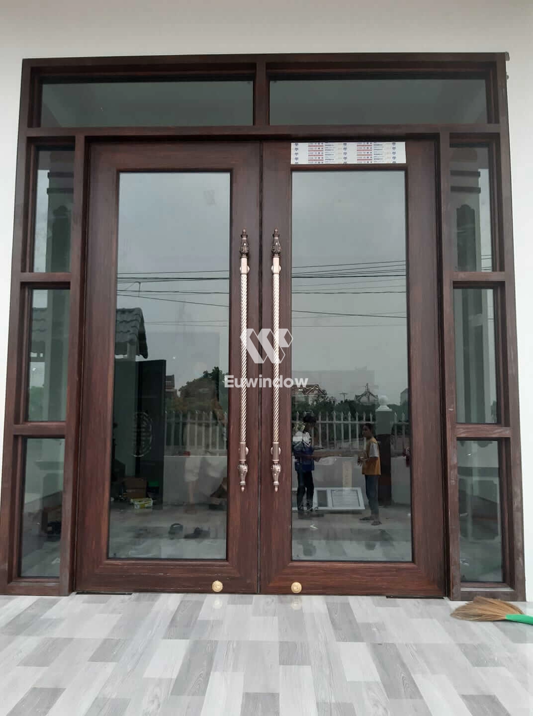 Cửa nhôm thủy lực 1